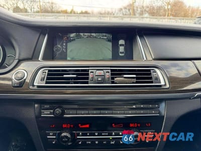 Zdjęcie 7 z 13 samochodu: 2014 BMW 750 XI VIN:WBAYB6C5XED224476 - miniatura