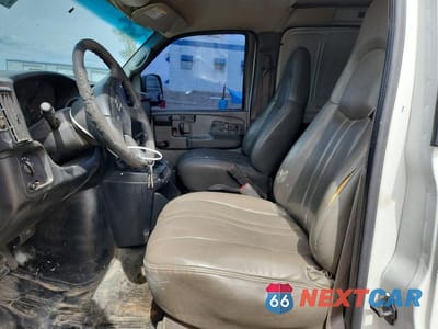 Zdjęcie 7 z 12 samochodu: 2004 CHEVROLET EXPRESS G1500 VIN:1GCFG15X641104607 - miniatura