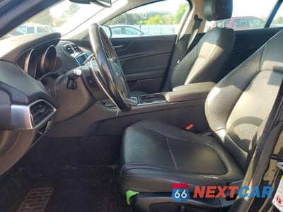 Zdjęcie 7 z 11 samochodu: 2017 JAGUAR XE VIN:SAJAR4BG5HA966525 - miniatura