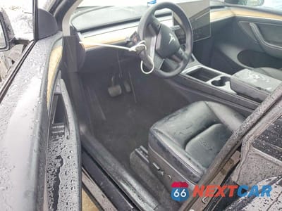 Zdjęcie 8 z 11 samochodu: 2022 TESLA MODEL Y VIN:7SAYGDEE6NA014407 - miniatura