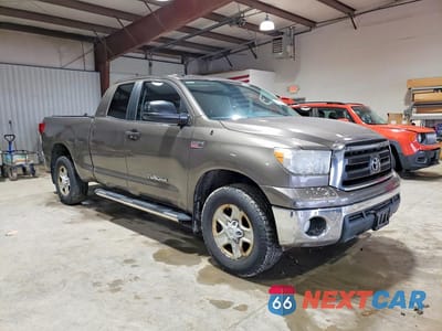 Czwarte zdjęcie samochodu z boku: 2011 TOYOTA TUNDRA DOUBLE CAB SR5 VIN:5TFUW5F1XBX177050 - miniatura