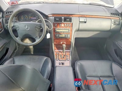 Zdjęcie 8 z 12 samochodu: 2000 MERCEDES-BENZ E 320 4MATIC VIN:WDBJF82JXYX038375 - miniatura