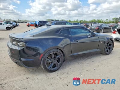 Trzecie zdjęcie samochodu z tyłu: 2021 CHEVROLET CAMARO LS VIN:1G1FB1RS1M0134125 - miniatura