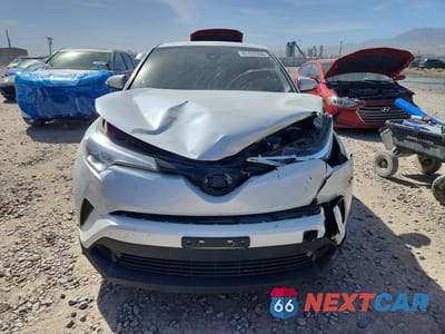 Piąte zdjęcie samochodu w środku: 2019 TOYOTA C-HR XLE VIN:JTNKHMBX2K1022898 - miniatura