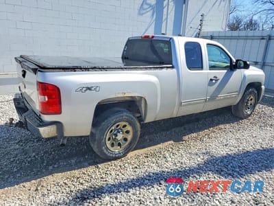 Trzecie zdjęcie samochodu z tyłu: 2011 CHEVROLET SILVERADO K1500 LS VIN:1GCRKREA4BZ223647 - miniatura