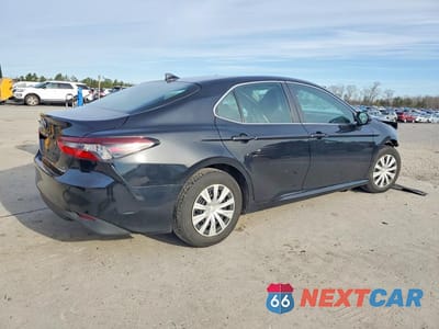 Trzecie zdjęcie samochodu z tyłu: 2022 TOYOTA CAMRY HYBRID LE VIN:4T1C31AK6NU580876 - miniatura