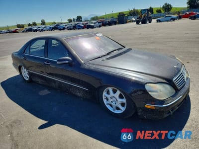 Czwarte zdjęcie samochodu z boku: 2002 MERCEDES-BENZ S 430 VIN:WDBNG70J42A306004 - miniatura
