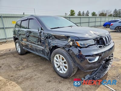 Czwarte zdjęcie samochodu z boku: 2021 JEEP GRAND CHEROKEE LAREDO VIN:1C4RJFAG8MC677868 - miniatura