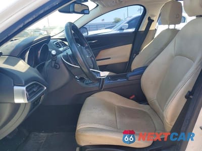 Zdjęcie 7 z 12 samochodu: 2018 JAGUAR XE VIN:SAJAR4FX3JCP23767 - miniatura