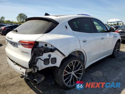 Trzecie zdjęcie samochodu z tyłu: 2023 MASERATI GRECALE MODENA VIN:ZN682AVM0P7433915 - miniatura