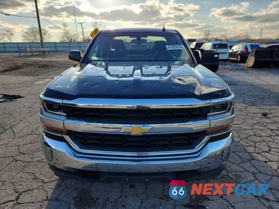 Piąte zdjęcie samochodu w środku: 2018 CHEVROLET SILVERADO K1500 LT VIN:1GCVKREH7JZ374699 - miniatura