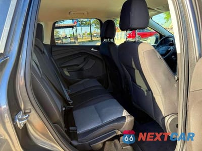 Zdjęcie 6 z 10 samochodu: 2017 FORD ESCAPE SE VIN:1FMCU0GD7HUC67260 - miniatura