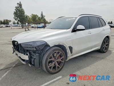 2025 BMW X5 XDRIVE50E 5UX43EU01S9X77204 - główne zdjęcie licytacji z USA - miniatura