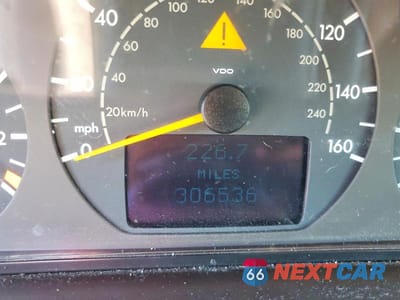 Zdjęcie 9 z 12 samochodu: 2002 MERCEDES-BENZ E 430 VIN:WDBJF70J12B404953 - miniatura