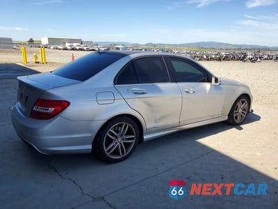 Trzecie zdjęcie samochodu z tyłu: 2014 MERCEDES-BENZ C 250 VIN:WDDGF4HB2EG222330 - miniatura