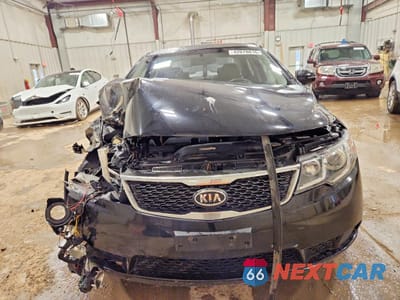 Piąte zdjęcie samochodu w środku: 2012 KIA FORTE EX VIN:KNAFU4A2XC5517722 - miniatura