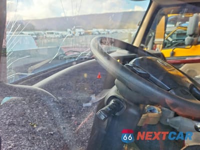 Zdjęcie 8 z 10 samochodu: 2008 VOLVO VT SEMI TRUCK VIN:4V4LC9KK68N489983 - miniatura