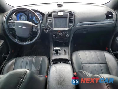 Zdjęcie 8 z 12 samochodu: 2013 CHRYSLER 300 S VIN:2C3CCABG7DH660921 - miniatura