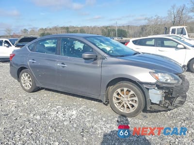 Czwarte zdjęcie samochodu z boku: 2017 NISSAN SENTRA S VIN:3N1AB7AP4HY251711 - miniatura