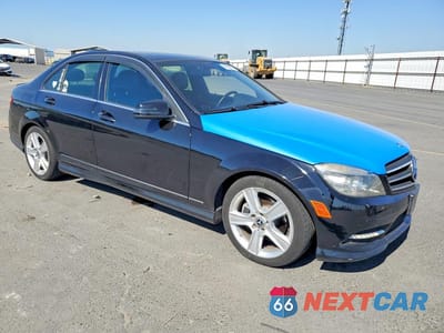 Czwarte zdjęcie samochodu z boku: 2011 MERCEDES-BENZ C 300 VIN:WDDGF5EB0BA516611 - miniatura