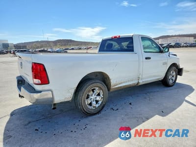 Trzecie zdjęcie samochodu z tyłu: 2018 RAM 1500 ST VIN:3C6JR6DG7JG230031 - miniatura