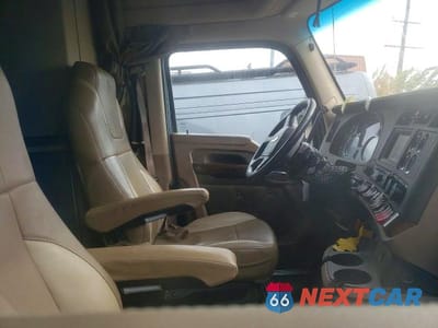 Zdjęcie 6 z 10 samochodu: 2019 KENWORTH T680 SEMI TRUCK VIN:1XKYD49X2KJ369944 - miniatura