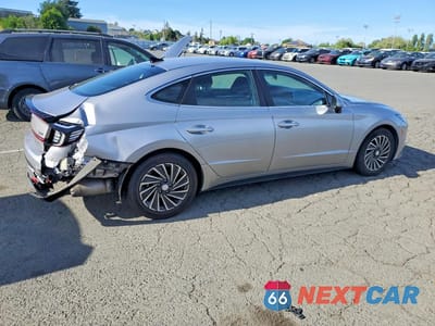 Trzecie zdjęcie samochodu z tyłu: 2021 HYUNDAI SONATA HYBRID SEL VIN:KMHL34JJ4MA018984 - miniatura