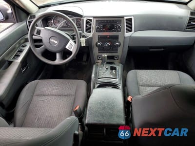 Zdjęcie 8 z 13 samochodu: 2010 JEEP GRAND CHEROKEE LAREDO VIN:1J4PR4GK1AC138093 - miniatura