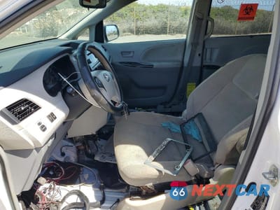 Zdjęcie 7 z 13 samochodu: 2014 TOYOTA SIENNA LE 8-PASSENGER VIN:5TDKK3DC7ES428449 - miniatura