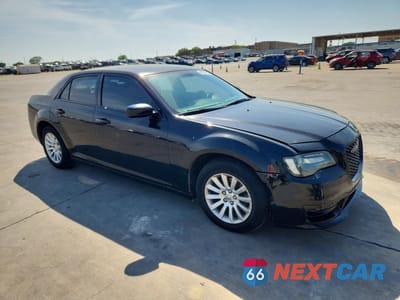 Czwarte zdjęcie samochodu z boku: 2013 CHRYSLER 300 VIN:2C3CCAAG9DH596074 - miniatura