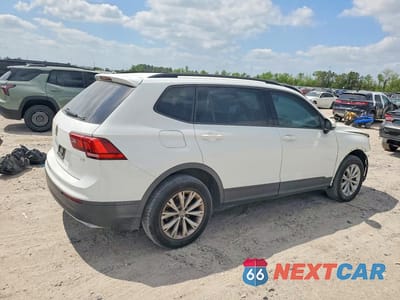 Trzecie zdjęcie samochodu z tyłu: 2018 VOLKSWAGEN TIGUAN S VIN:3VV1B7AX4JM122489 - miniatura