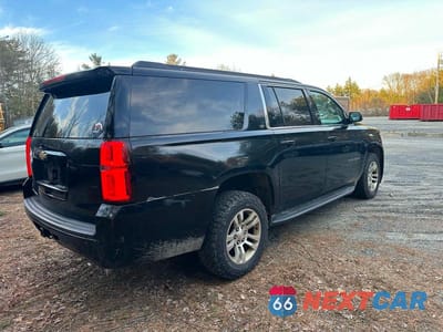 Czwarte zdjęcie samochodu z boku: 2015 CHEVROLET SUBURBAN K1500 LS VIN:1GNSKHKCXFR162688 - miniatura