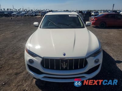Piąte zdjęcie samochodu w środku: 2019 MASERATI LEVANTE VIN:ZN661XUA3KX328038 - miniatura