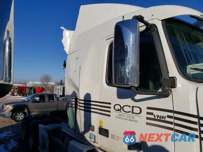 Zdjęcie 9 z 10 samochodu: 2021 VOLVO VNR SEMI TRUCK VIN:4V4WC9EH6MN600040 - miniatura