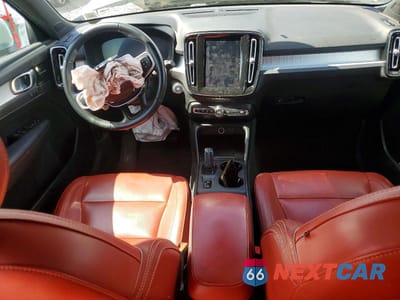 Zdjęcie 8 z 13 samochodu: 2019 VOLVO XC40 T5 MOMENTUM VIN:YV4162UK7K2123020 - miniatura