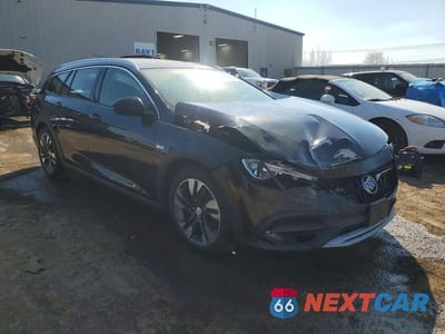 Czwarte zdjęcie samochodu z boku: 2018 BUICK REGAL TOURX PREFERRED VIN:W04GU8SX0J1135352 - miniatura