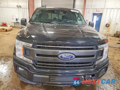 Piąte zdjęcie samochodu w środku: 2018 FORD F150 SUPERCREW VIN:1FTFW1E57JFE76375 - miniatura