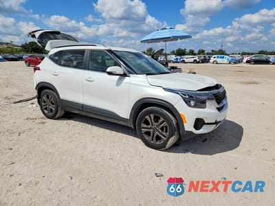 Czwarte zdjęcie samochodu z boku: 2023 KIA SELTOS S VIN:KNDEU2AAXP7374887 - miniatura