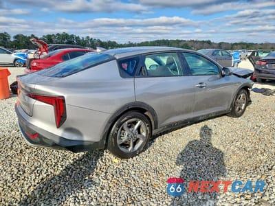 Trzecie zdjęcie samochodu z tyłu: 2025 KIA K4 LXS VIN:3KPFT4DE1SE226038 - miniatura