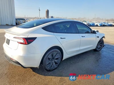 Trzecie zdjęcie samochodu z tyłu: 2024 TESLA MODEL 3 VIN:5YJ3E1EA5RF769467 - miniatura