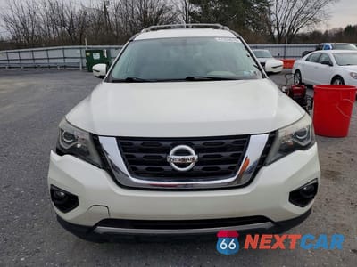 Piąte zdjęcie samochodu w środku: 2017 NISSAN PATHFINDER SV VIN:5N1DR2MMXHC632719 - miniatura