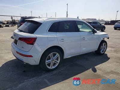 Trzecie zdjęcie samochodu z tyłu: 2024 AUDI Q5 E PREMIUM 55 VIN:WA1G2AFY8R2125092 - miniatura
