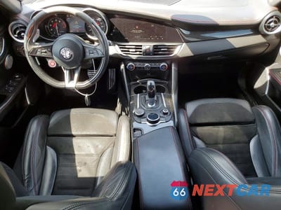 Zdjęcie 8 z 12 samochodu: 2017 ALFA ROMEO GIULIA QUADRIFOGLIO VIN:ZARFAEAV2H7541851 - miniatura