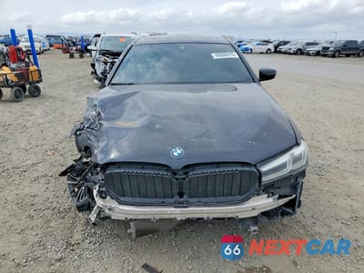 Piąte zdjęcie samochodu w środku: 2022 BMW 530E VIN:WBA13AG07NCK52211 - miniatura