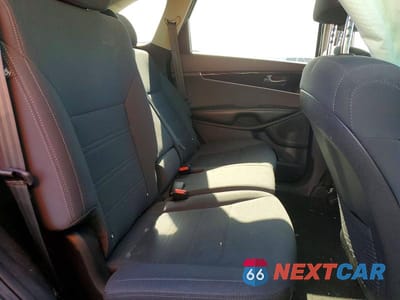 Zdjęcie 11 z 13 samochodu: 2019 KIA SORENTO LX V6 VIN:5XYPGDA58KG480510 - miniatura