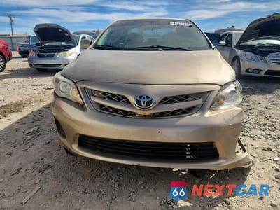 Piąte zdjęcie samochodu w środku: 2011 TOYOTA COROLLA LE VIN:2T1BU4EE8BC547342 - miniatura