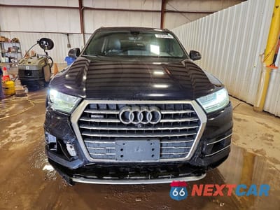 Piąte zdjęcie samochodu w środku: 2017 AUDI Q7 PREMIUM PLUS VIN:WA1LAAF77HD011354 - miniatura