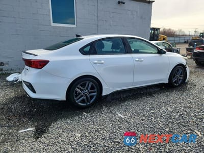 Trzecie zdjęcie samochodu z tyłu: 2021 KIA FORTE GT-LINE VIN:3KPF34AD1ME392185 - miniatura