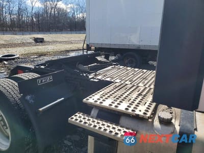 Zdjęcie 6 z 10 samochodu: 2018 VOLVO VNL SEMI TRUCK VIN:4V4N39TG5JN892801 - miniatura