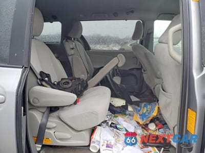 Zdjęcie 11 z 13 samochodu: 2011 TOYOTA SIENNA LE 8-PASSENGER VIN:5TDKK3DC0BS082000 - miniatura